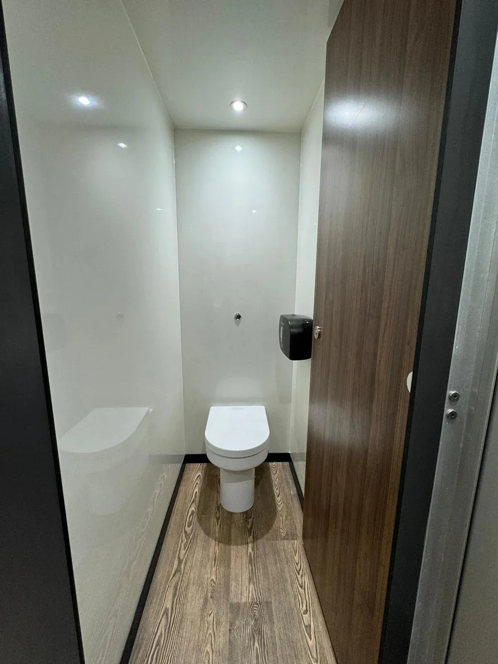 2+1 luxury trailer ladies cubicle with flushing toilet