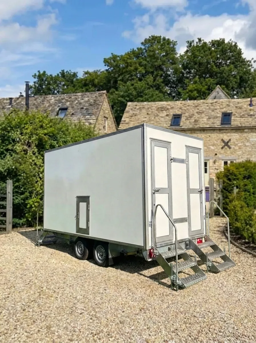 2+1 luxury toilet trailer at countryside venue