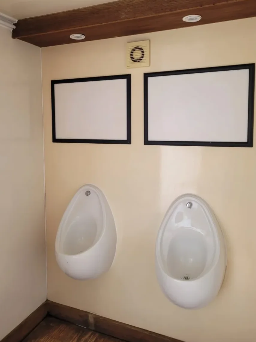 3+1 luxury trailer gents urinals with wood trim ceiling